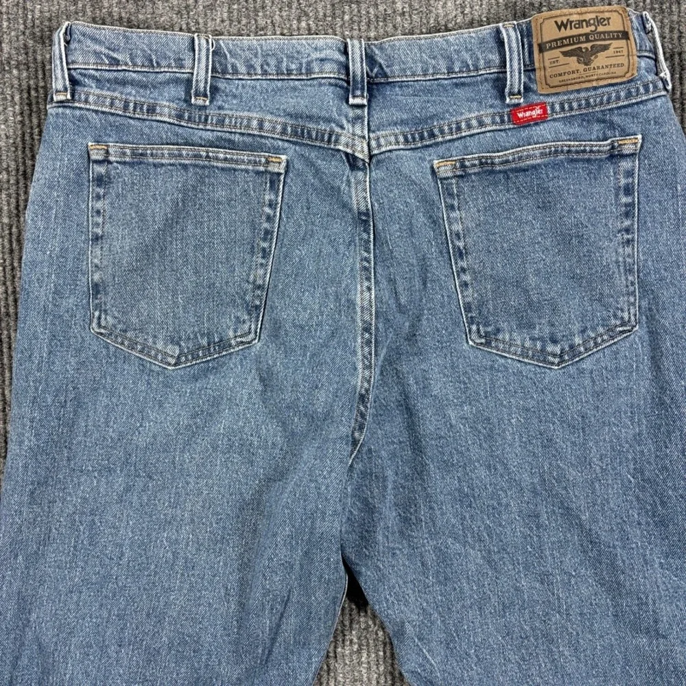Wrangler Jeans Mens 38x30 Blue Premium Quality Straight Leg Denim Casual